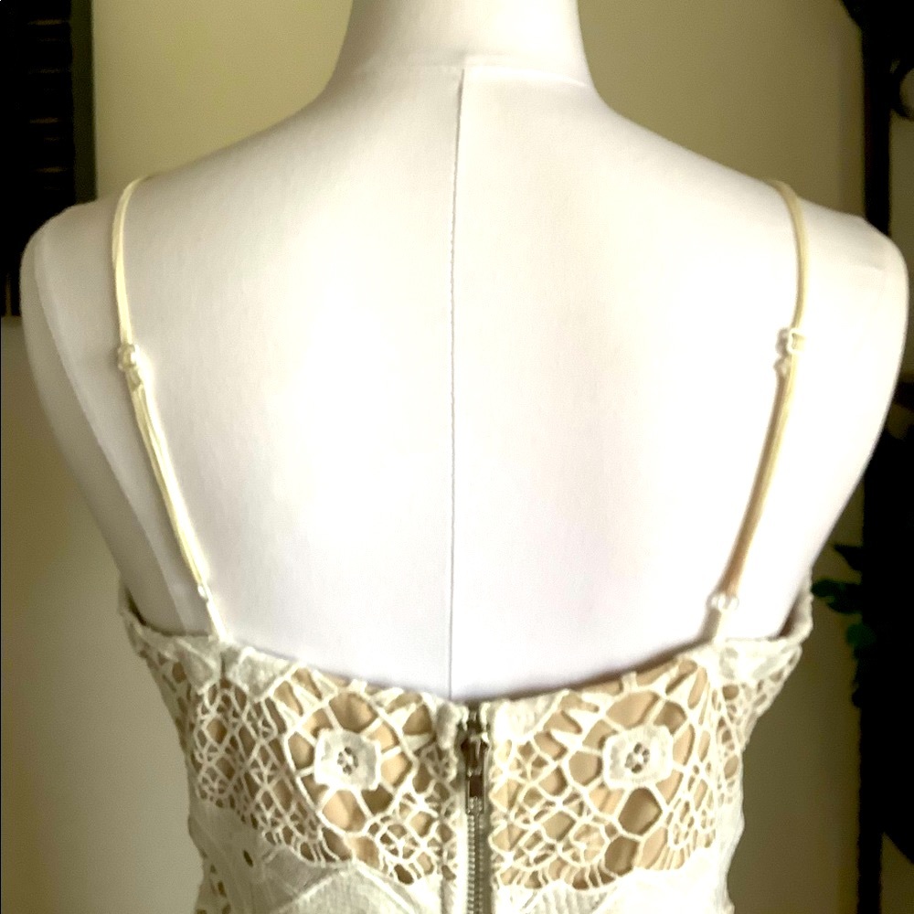 Beautiful White Crochet Lace Dress - Picture 8 of 15
